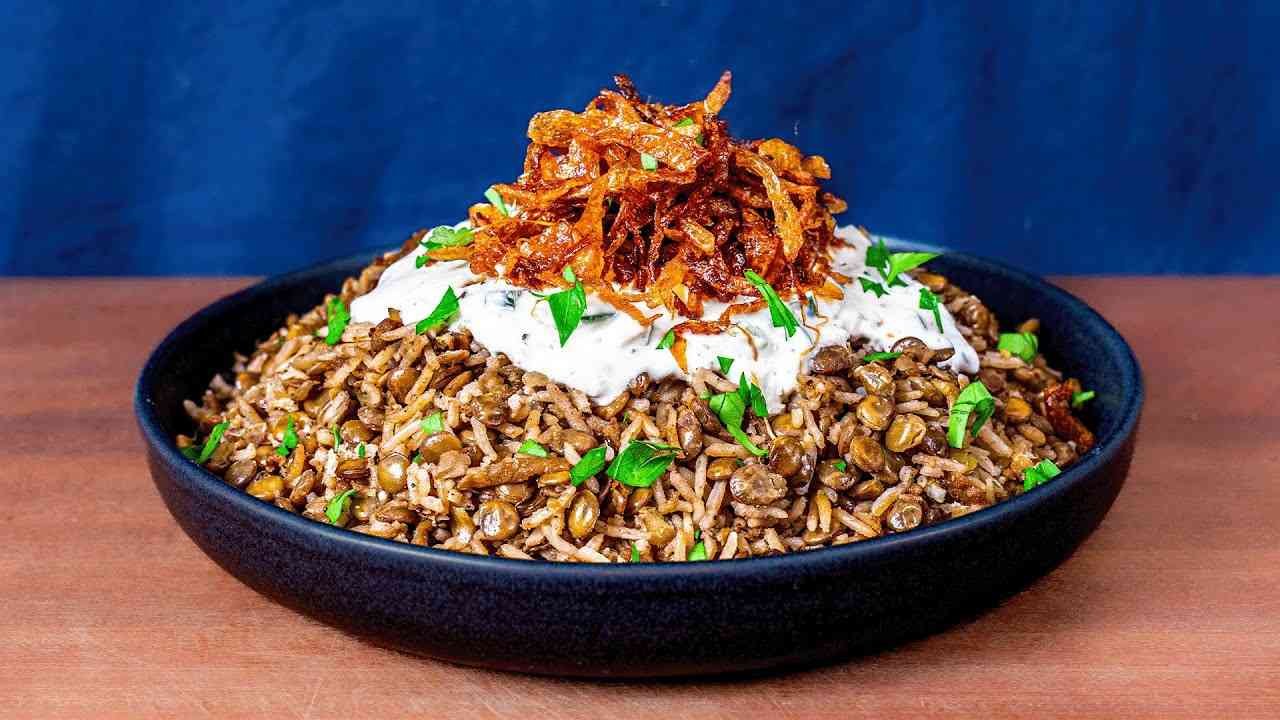 Palestinian Mujadara – Hearty Lentils and Rice with Crispy Onions - Middle Eastern Recipes